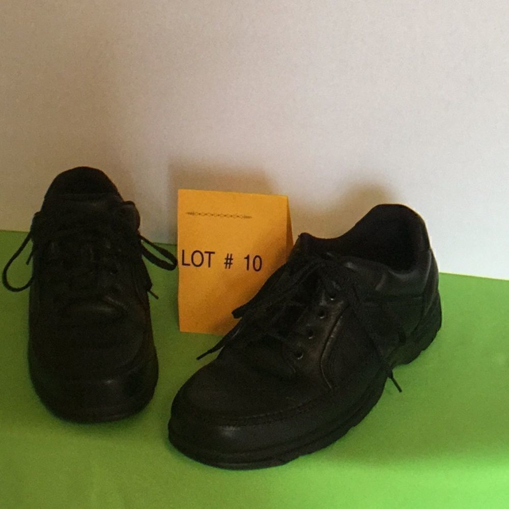 Black tie front ROCKPORT leather shoes in size 11